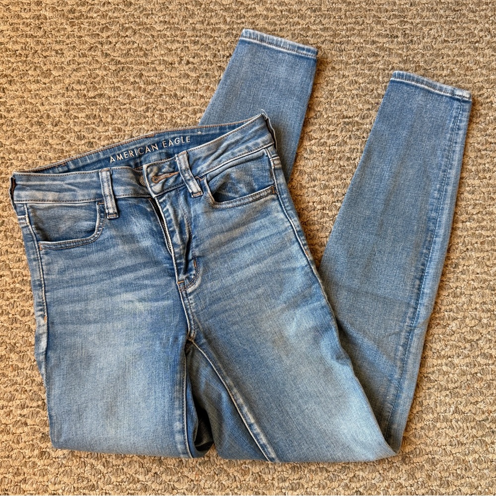 American Eagle Women’s Lighter Blue Skinny Jeans Size 4